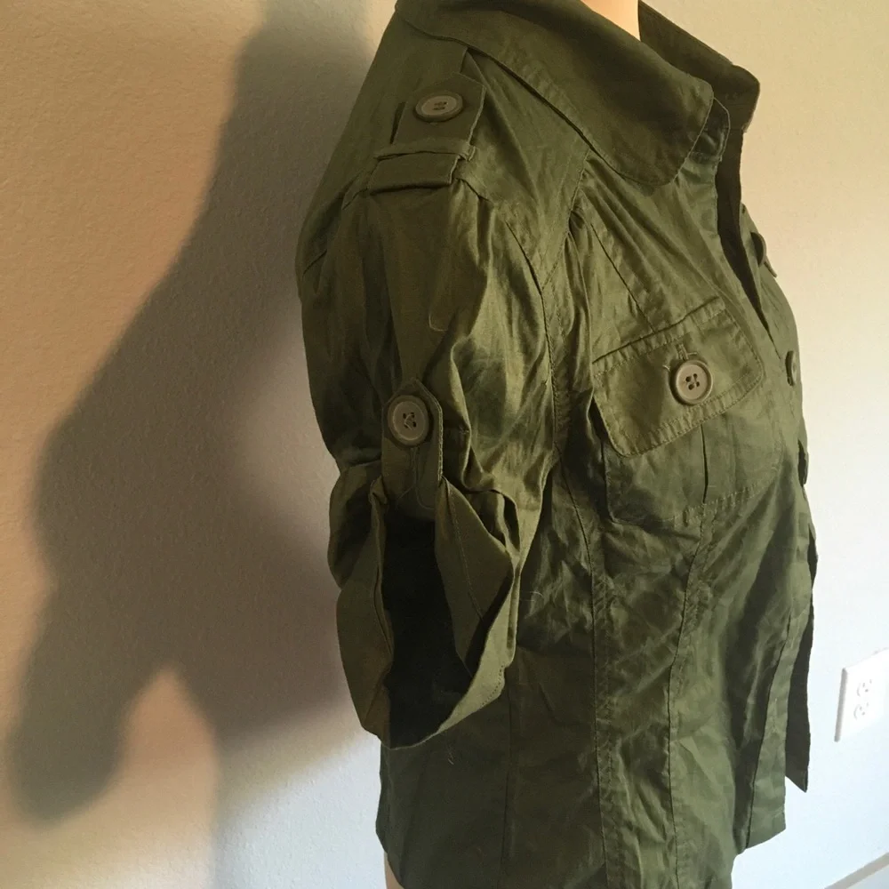 Button up - Picture 2 of 3